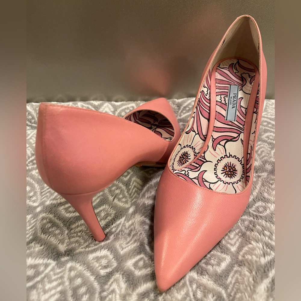 Prada Beige Pink Leather Classic Pointy
Toe Pumps - Picture 7 of 10